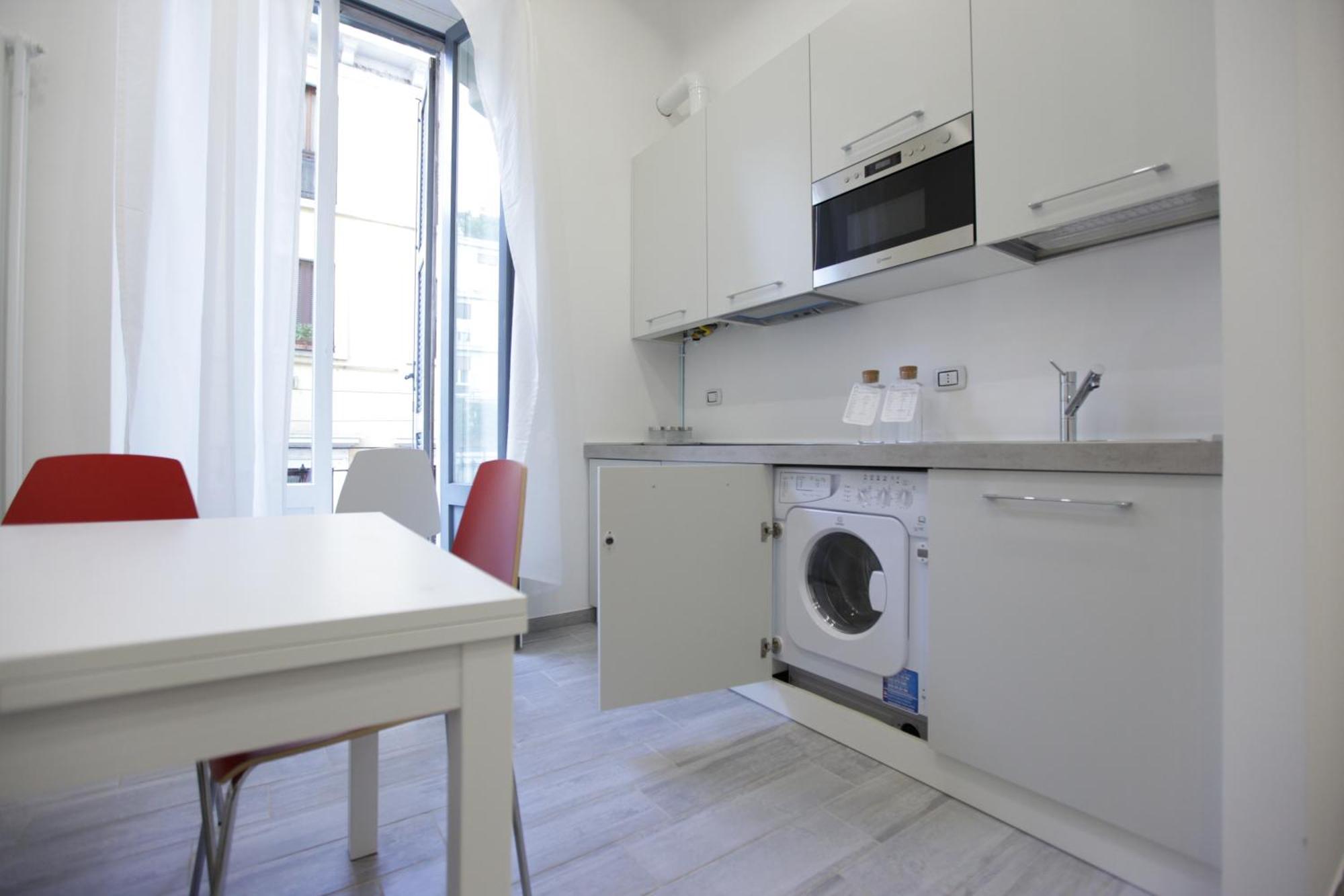 Amazing Apartment In City Center With Balcony ميلان المظهر الخارجي الصورة