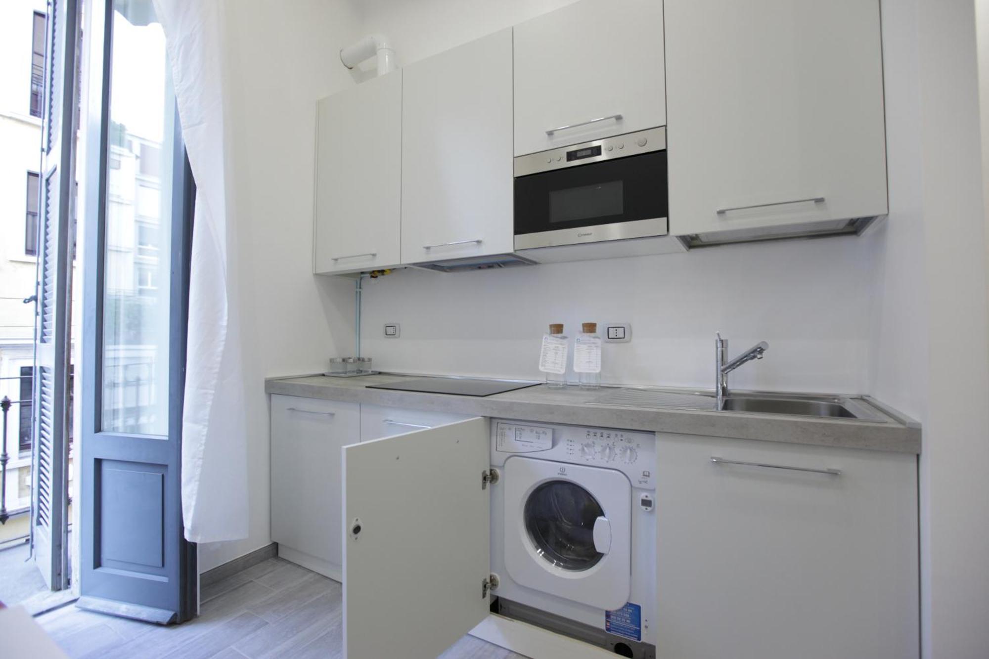 Amazing Apartment In City Center With Balcony ميلان المظهر الخارجي الصورة